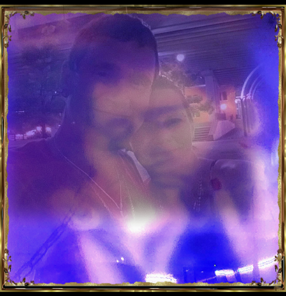 Air brushed and inlayed perfect placed picture