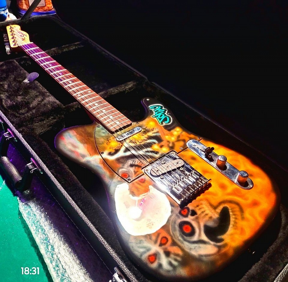 Custom airbrushed guitar Elite Paintworx By Moore